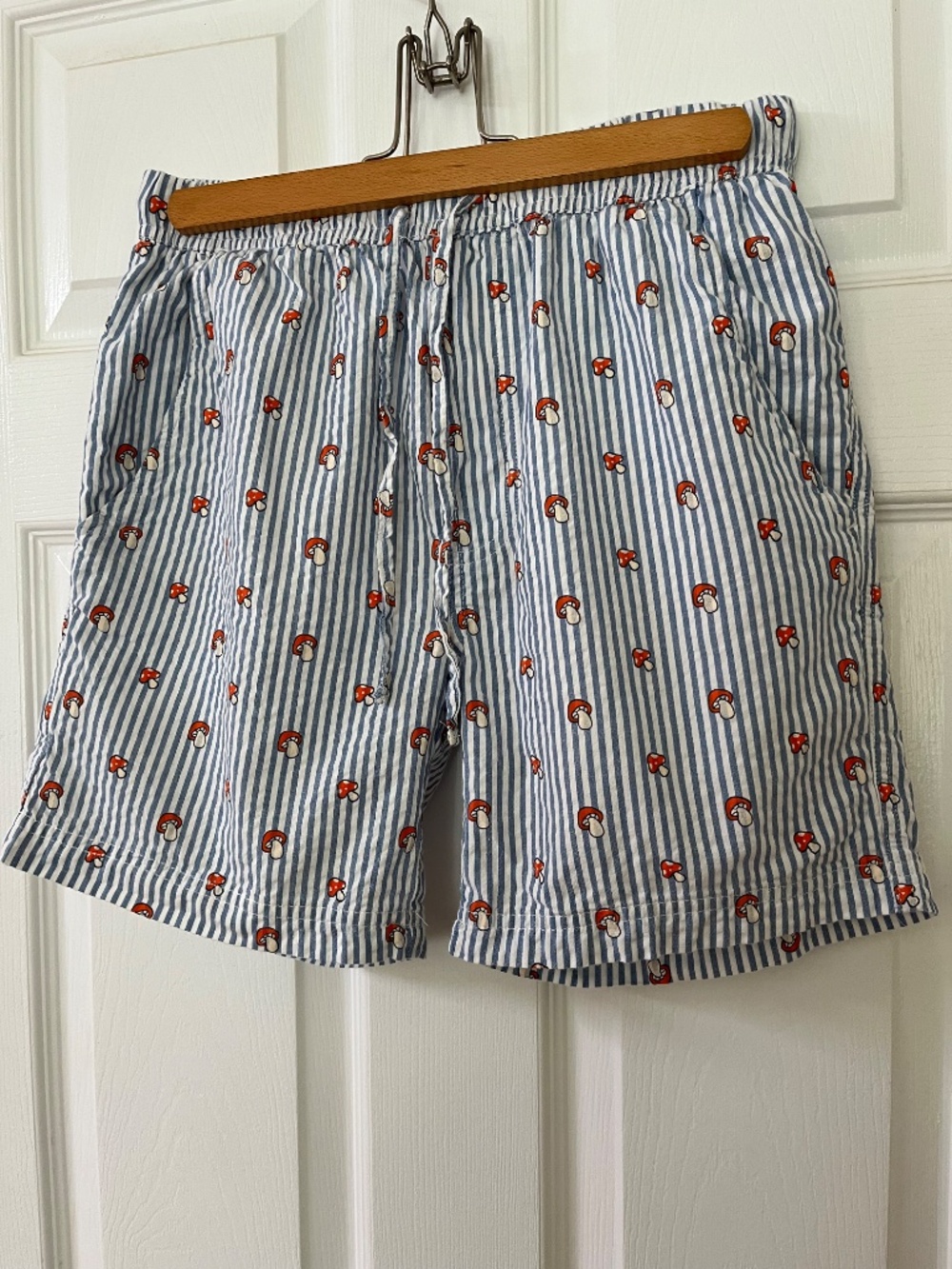 Massive stripe mushroom shorts
